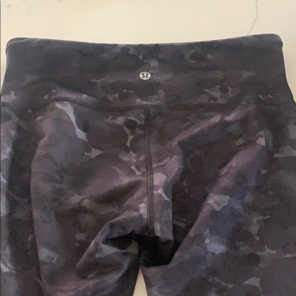 Lululemon 3/4 length tights size 6 - Picture 2 of 2